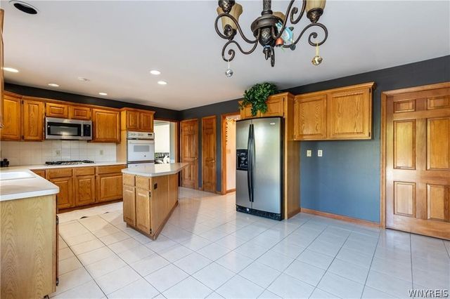 5002 Eastbrooke Place, Clarence, NY 14221