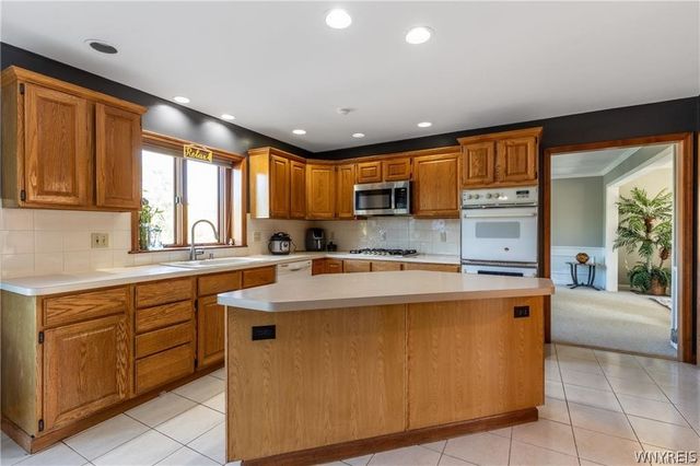 5002 Eastbrooke Place, Clarence, NY 14221