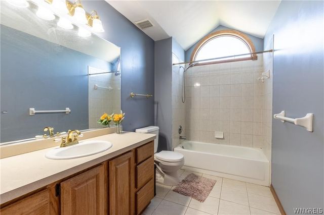 5002 Eastbrooke Place, Clarence, NY 14221