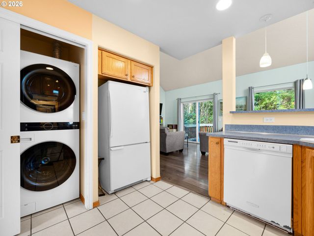 243 S Grayling St, Rockaway Beach, OR 97136