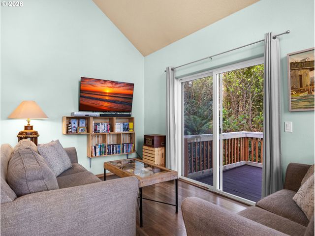 243 S Grayling St, Rockaway Beach, OR 97136