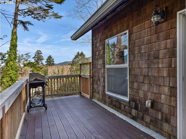 243 S Grayling St, Rockaway Beach, OR 97136