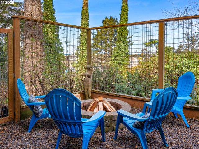 243 S Grayling St, Rockaway Beach, OR 97136