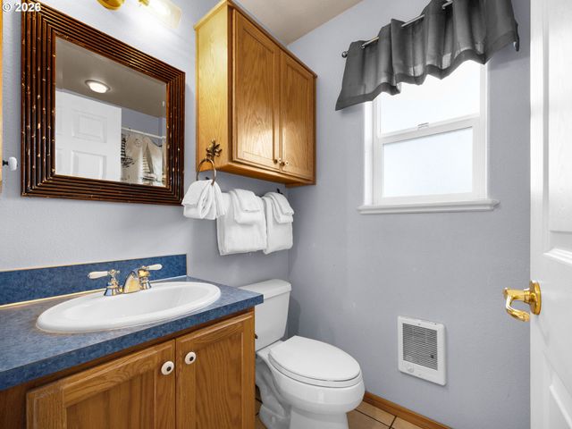 243 S Grayling St, Rockaway Beach, OR 97136