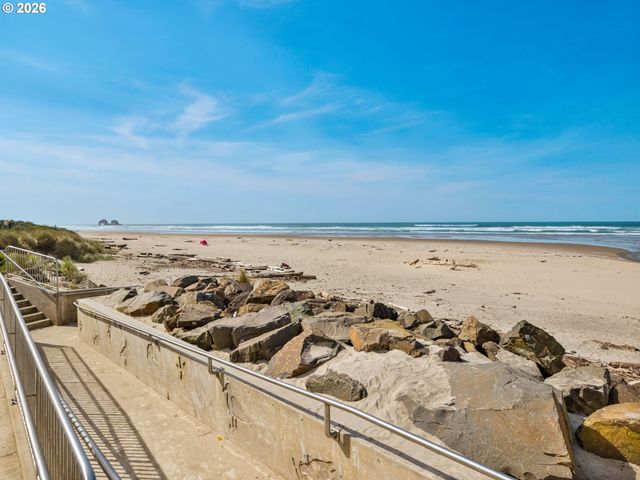 243 S Grayling St, Rockaway Beach, OR 97136