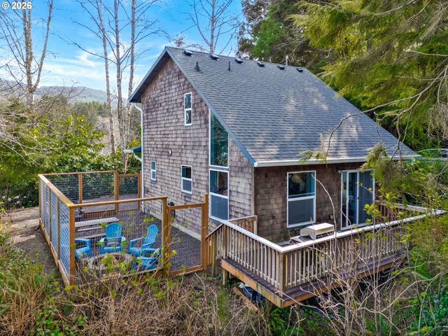 243 S Grayling St, Rockaway Beach, OR 97136