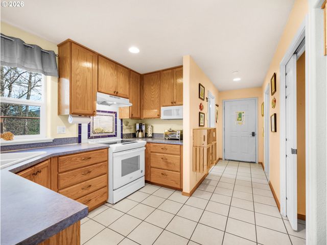 243 S Grayling St, Rockaway Beach, OR 97136