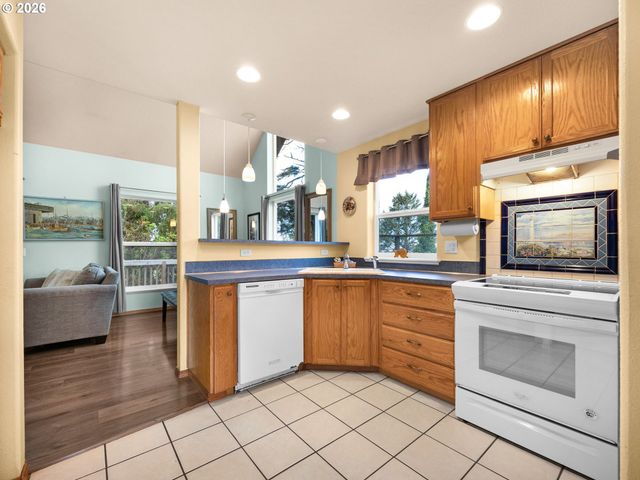 243 S Grayling St, Rockaway Beach, OR 97136