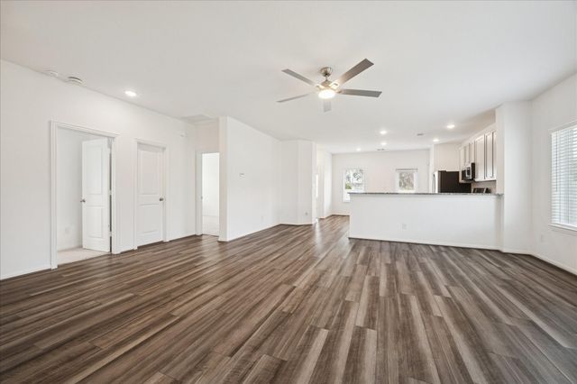 7306 Parkview Drive, Hitchcock, TX 77563