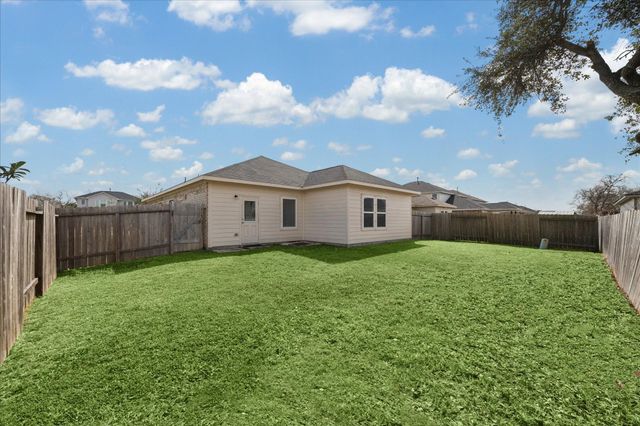 7306 Parkview Drive, Hitchcock, TX 77563