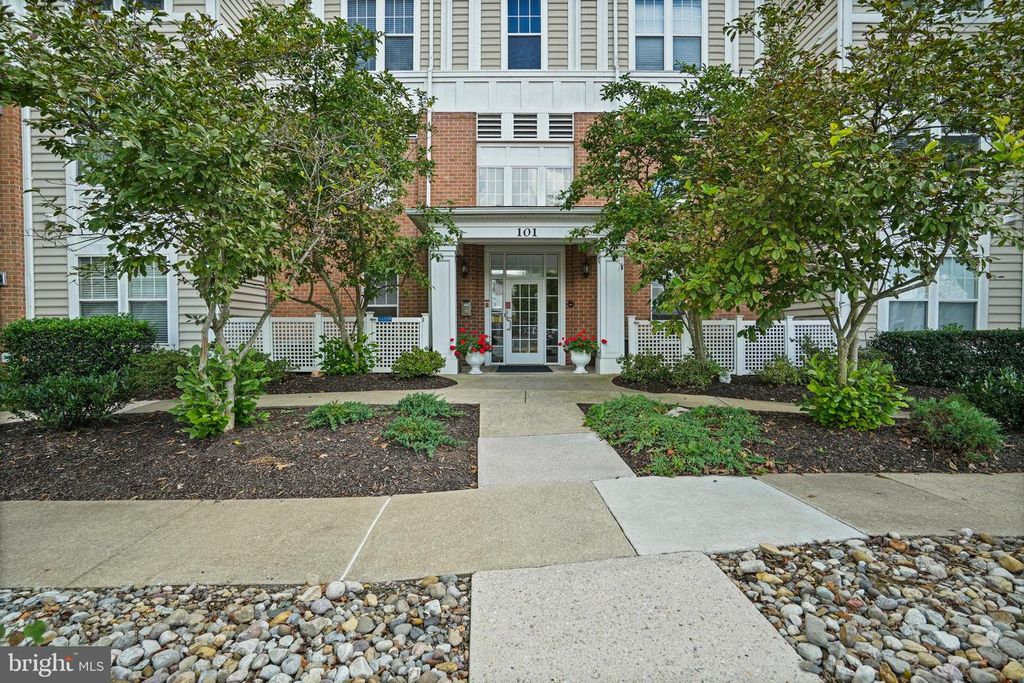 101 WATKINS POND BLVD #4-306, Rockville, MD 20850