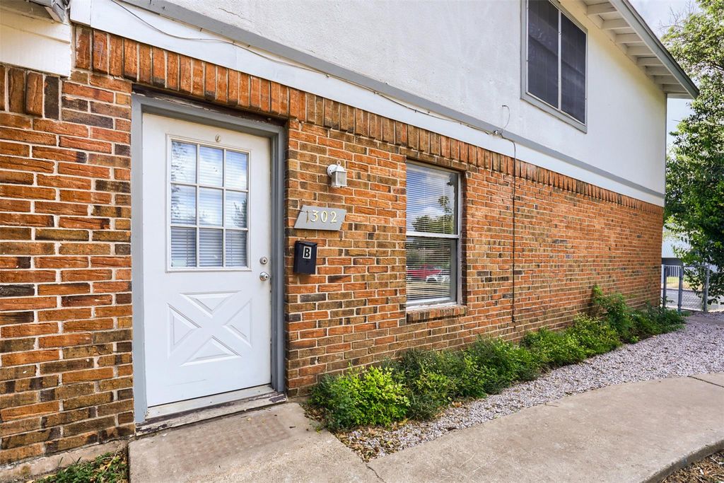 1302 Radcliff DR B, Austin, TX 78752