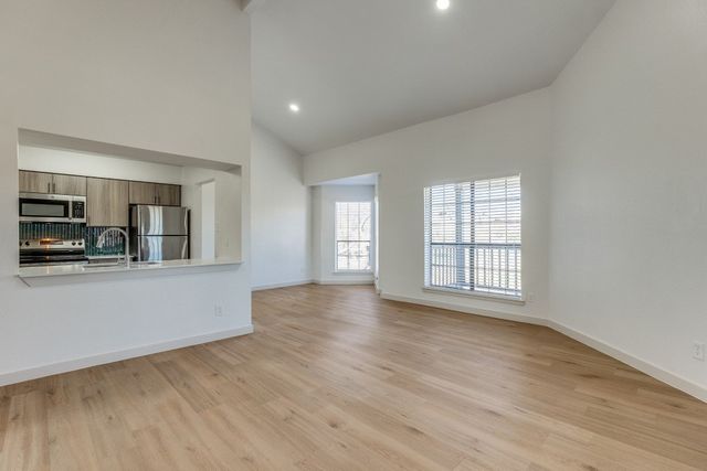 230 E 5th Street 301, Dallas, TX 75203