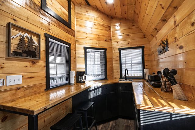 280 Pine Forest Park Road, Campton, KY 41301