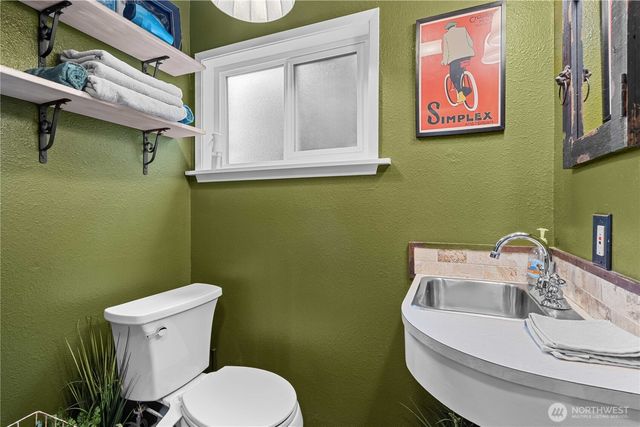 2036 Tacoma Road, Puyallup, WA 98371