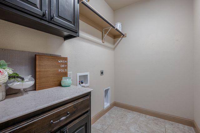 437 Middleton Drive, Roanoke, TX 76262