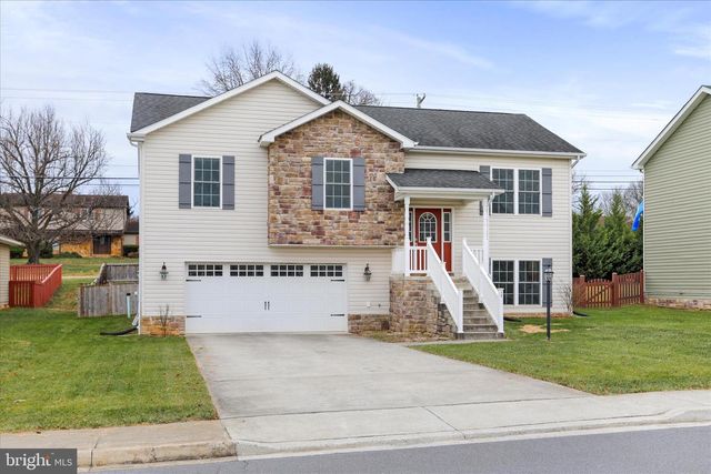 19 POCHARDS CT, Martinsburg, WV 25403