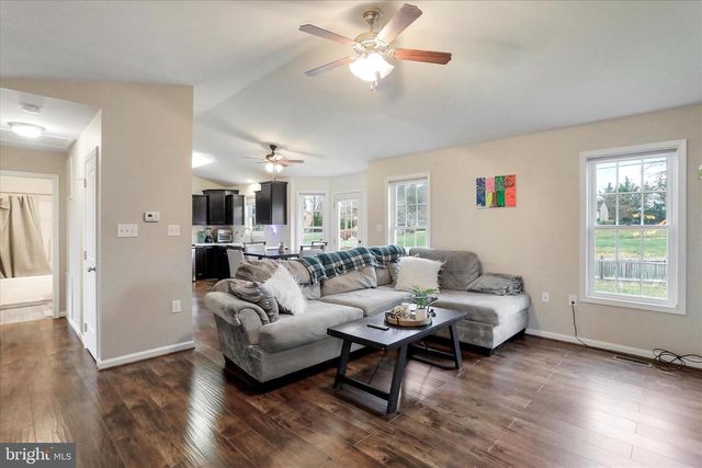 19 POCHARDS CT, Martinsburg, WV 25403