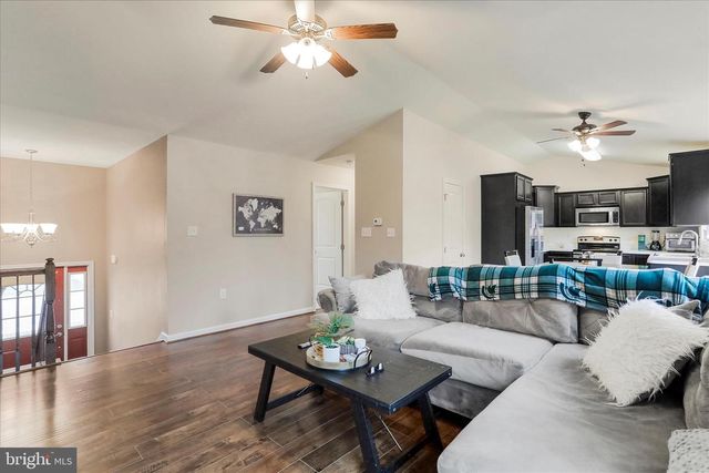 19 POCHARDS CT, Martinsburg, WV 25403