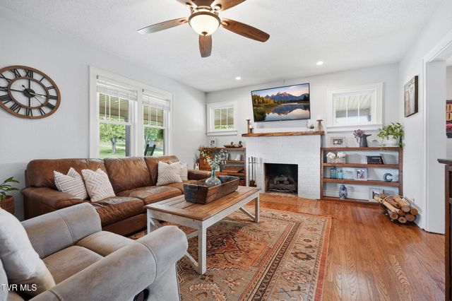 543 North Austin Springs Road, Piney Flats, TN 37686