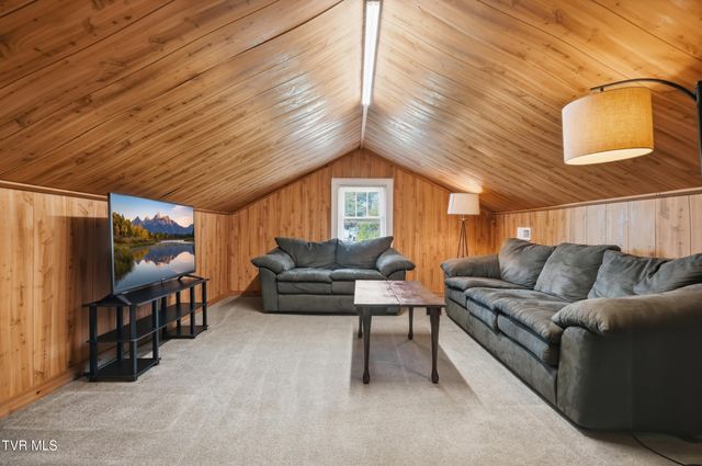 543 North Austin Springs Road, Piney Flats, TN 37686
