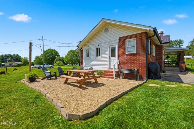 543 North Austin Springs Road, Piney Flats, TN 37686
