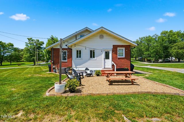 543 North Austin Springs Road, Piney Flats, TN 37686