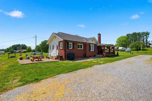 543 North Austin Springs Road, Piney Flats, TN 37686