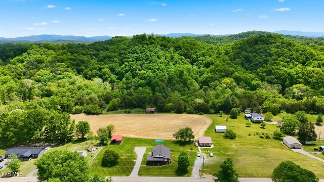 543 North Austin Springs Road, Piney Flats, TN 37686