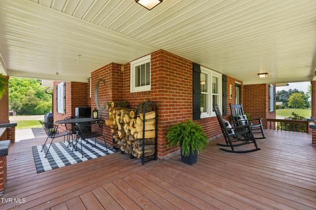 543 North Austin Springs Road, Piney Flats, TN 37686