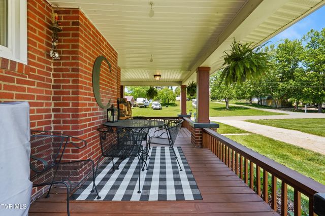 543 North Austin Springs Road, Piney Flats, TN 37686