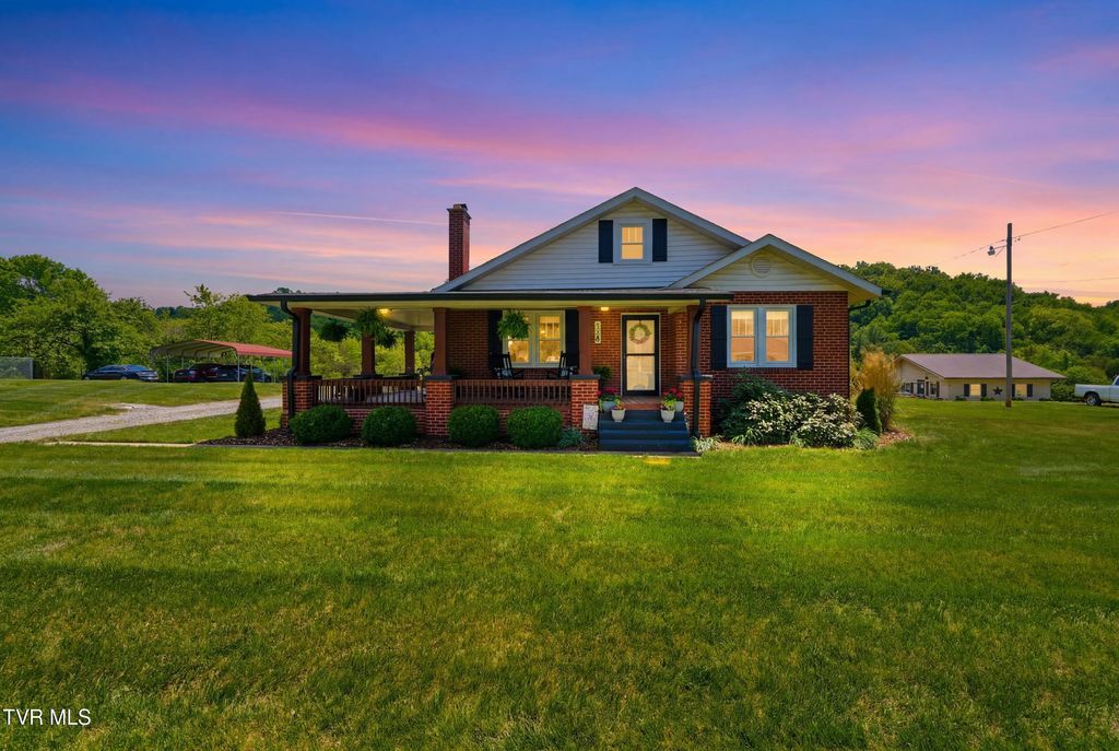 543 North Austin Springs Road, Piney Flats, TN 37686