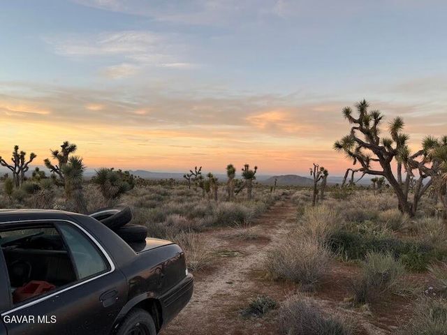 220 E Avenue X, Llano, CA 93544