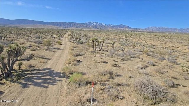220 E Avenue X, Llano, CA 93544