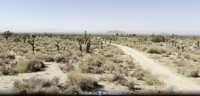 220 E Avenue X, Llano, CA 93544