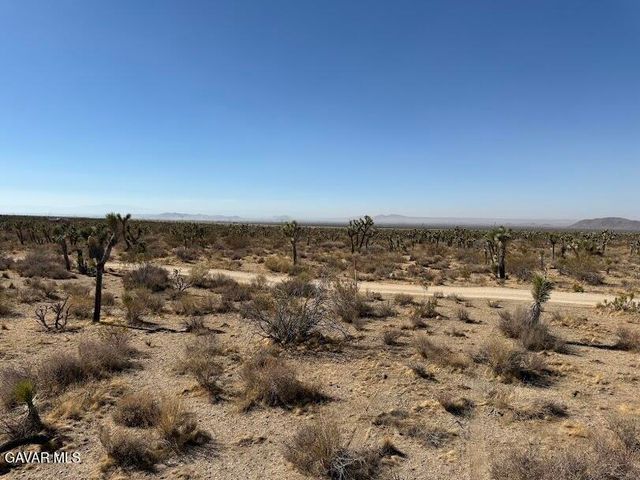 220 E Avenue X, Llano, CA 93544