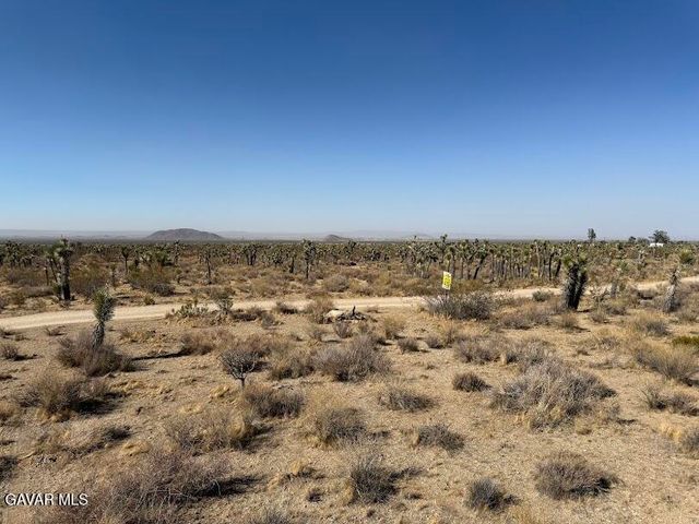 220 E Avenue X, Llano, CA 93544