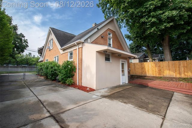22 Cloverport Avenue, Rochester Hills, MI 48307