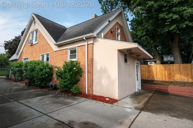 22 Cloverport Avenue, Rochester Hills, MI 48307