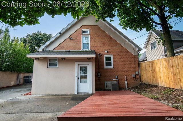 22 Cloverport Avenue, Rochester Hills, MI 48307