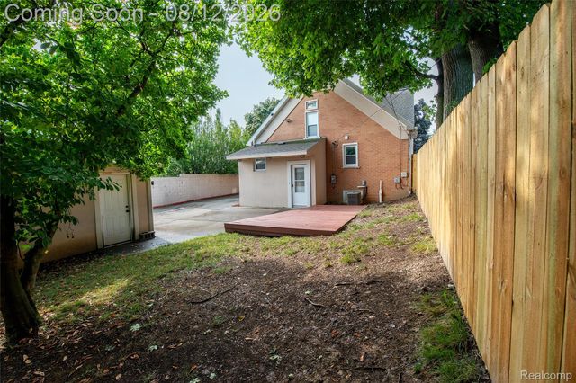 22 Cloverport Avenue, Rochester Hills, MI 48307