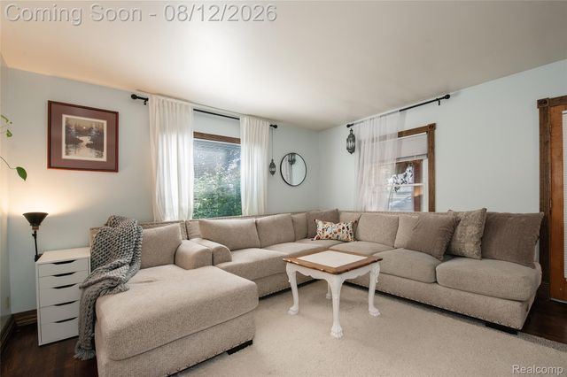 22 Cloverport Avenue, Rochester Hills, MI 48307