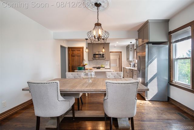 22 Cloverport Avenue, Rochester Hills, MI 48307