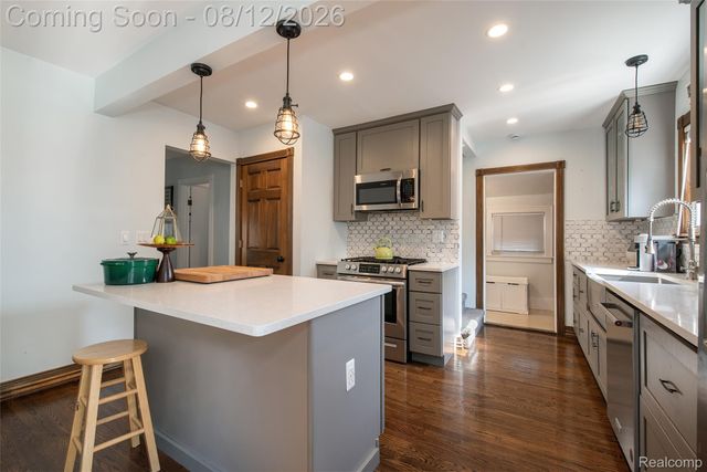22 Cloverport Avenue, Rochester Hills, MI 48307