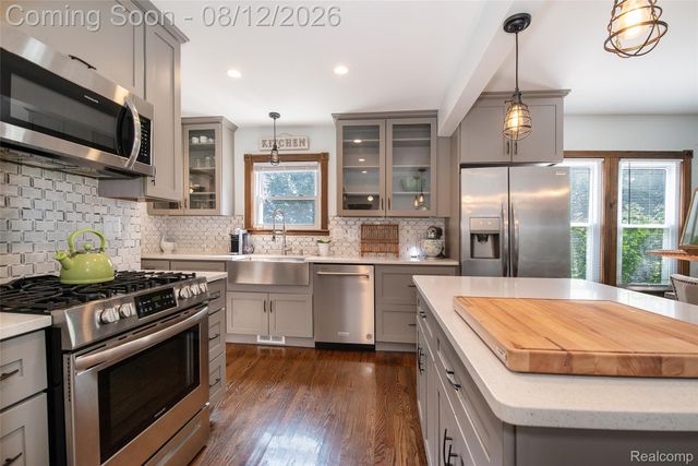 22 Cloverport Avenue, Rochester Hills, MI 48307