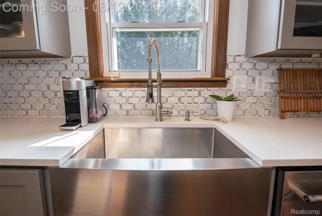 22 Cloverport Avenue, Rochester Hills, MI 48307