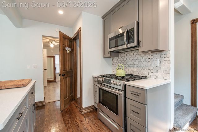 22 Cloverport Avenue, Rochester Hills, MI 48307