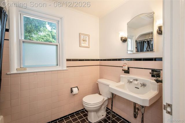 22 Cloverport Avenue, Rochester Hills, MI 48307