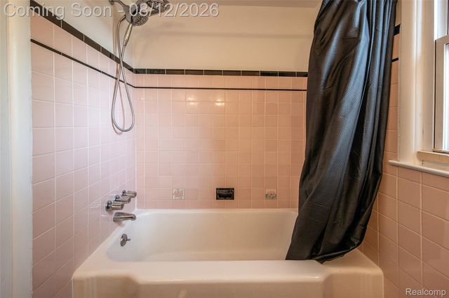 22 Cloverport Avenue, Rochester Hills, MI 48307