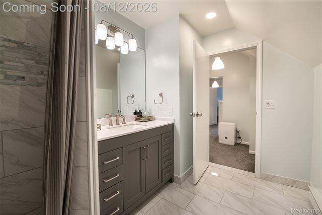 22 Cloverport Avenue, Rochester Hills, MI 48307